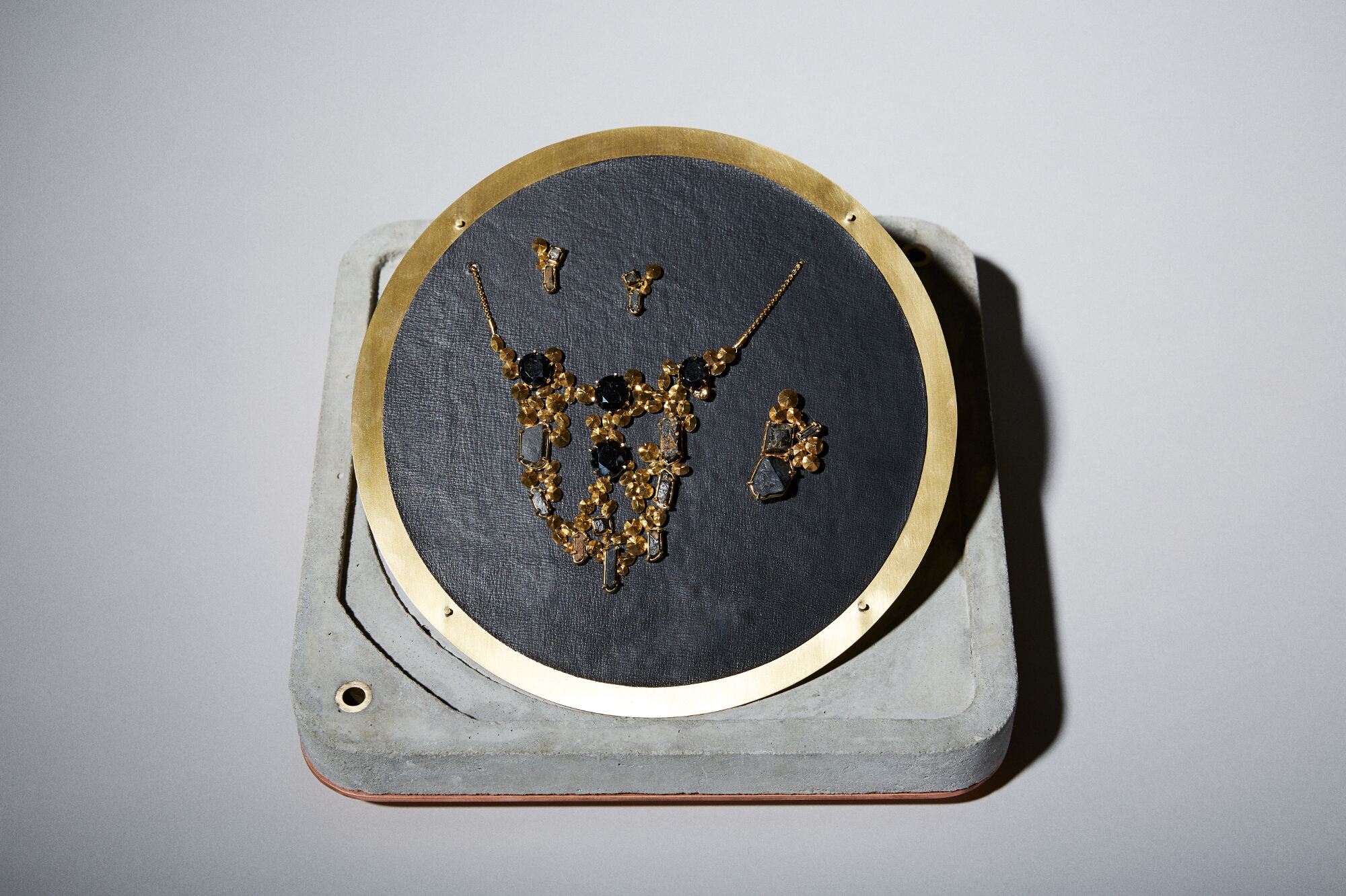 Radioactive jewellery