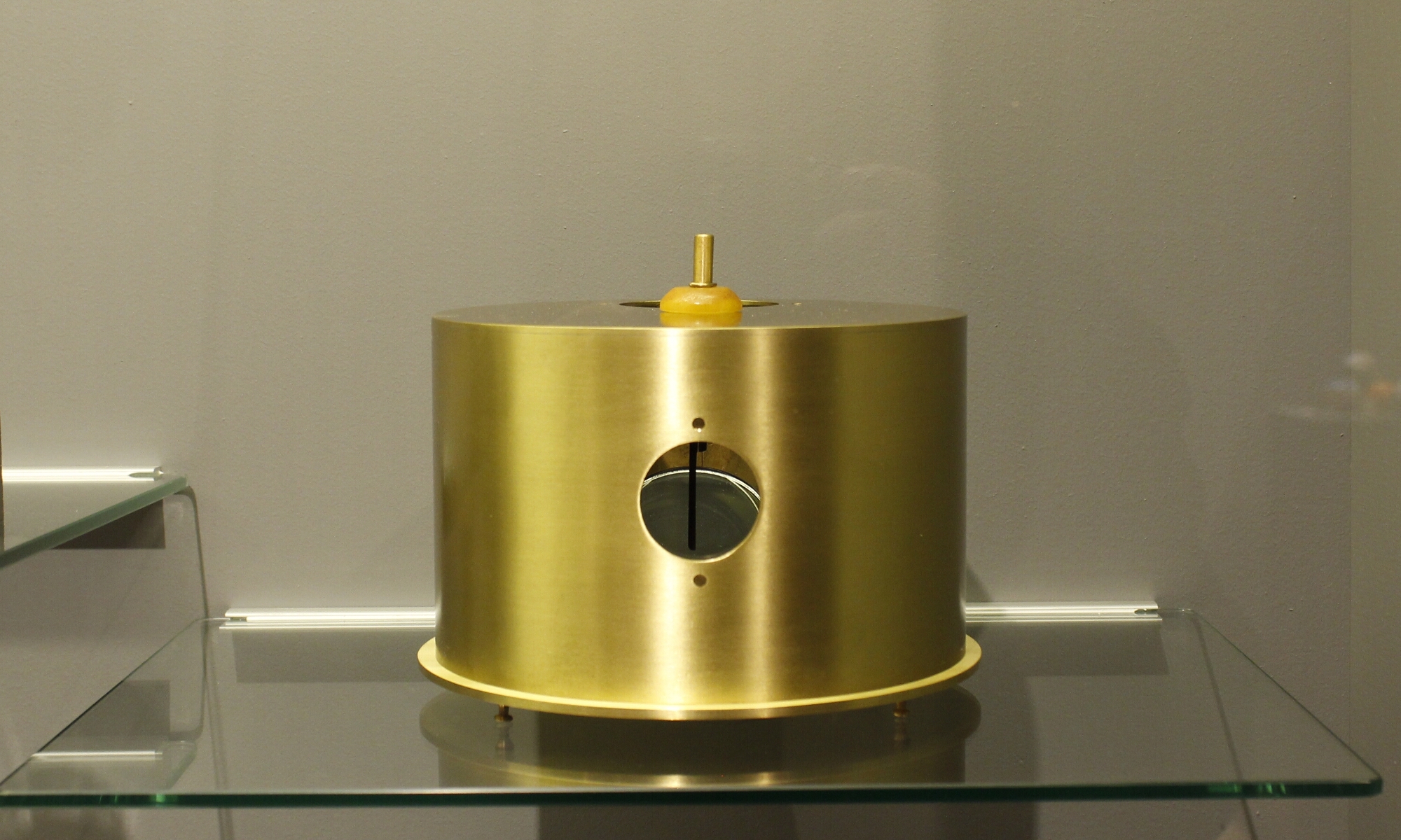 Radioactive jewellery
